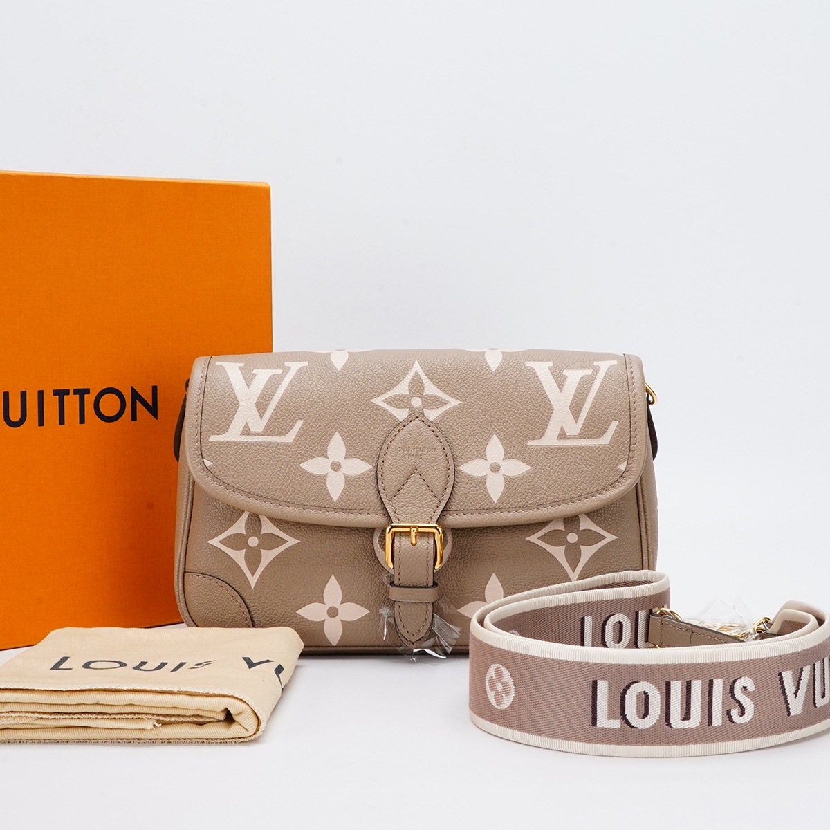 99新 LouisVuitton/路易威登 【总仓】Diane法棍灰色BGK115070001