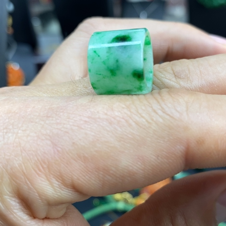 翡翠颈饰未镶嵌吊坠