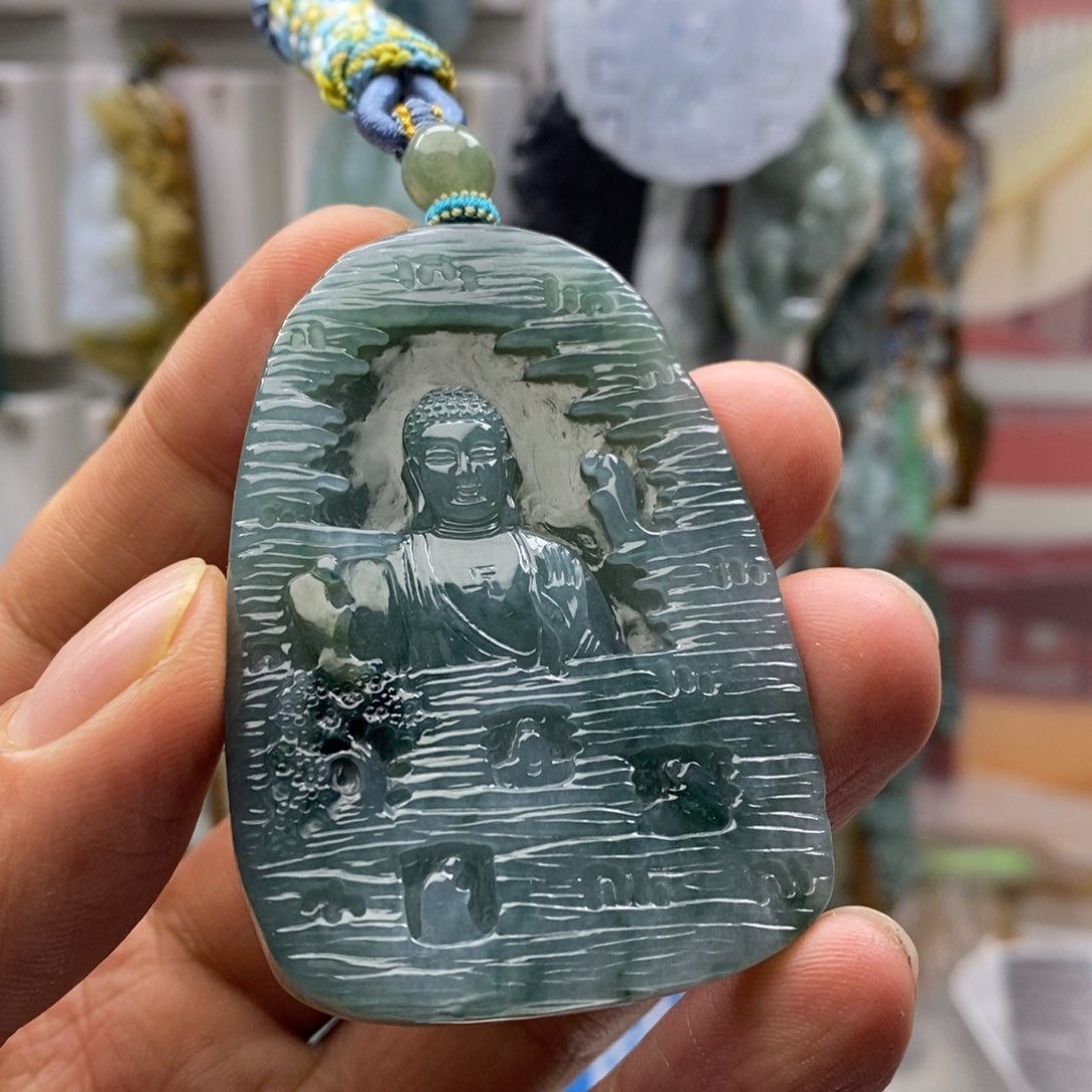 翡翠未镶嵌颈饰大***觉佛