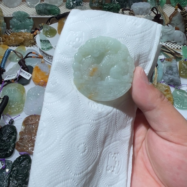 翡翠颈饰未镶嵌天然