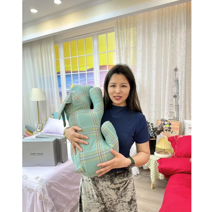老板娘福利抱枕玩偶颜色不挑