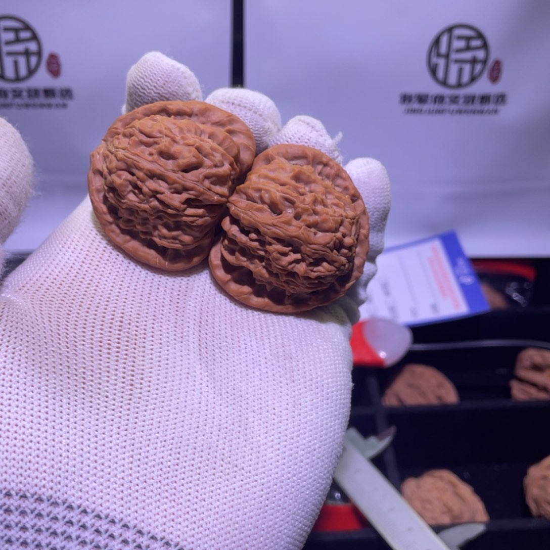 文玩核桃把件三角白 689
