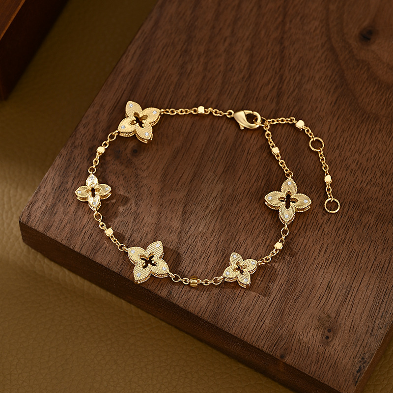 钛钢合成锆石手链 四叶草轻奢ins中古拉丝高级质感双面手链011   