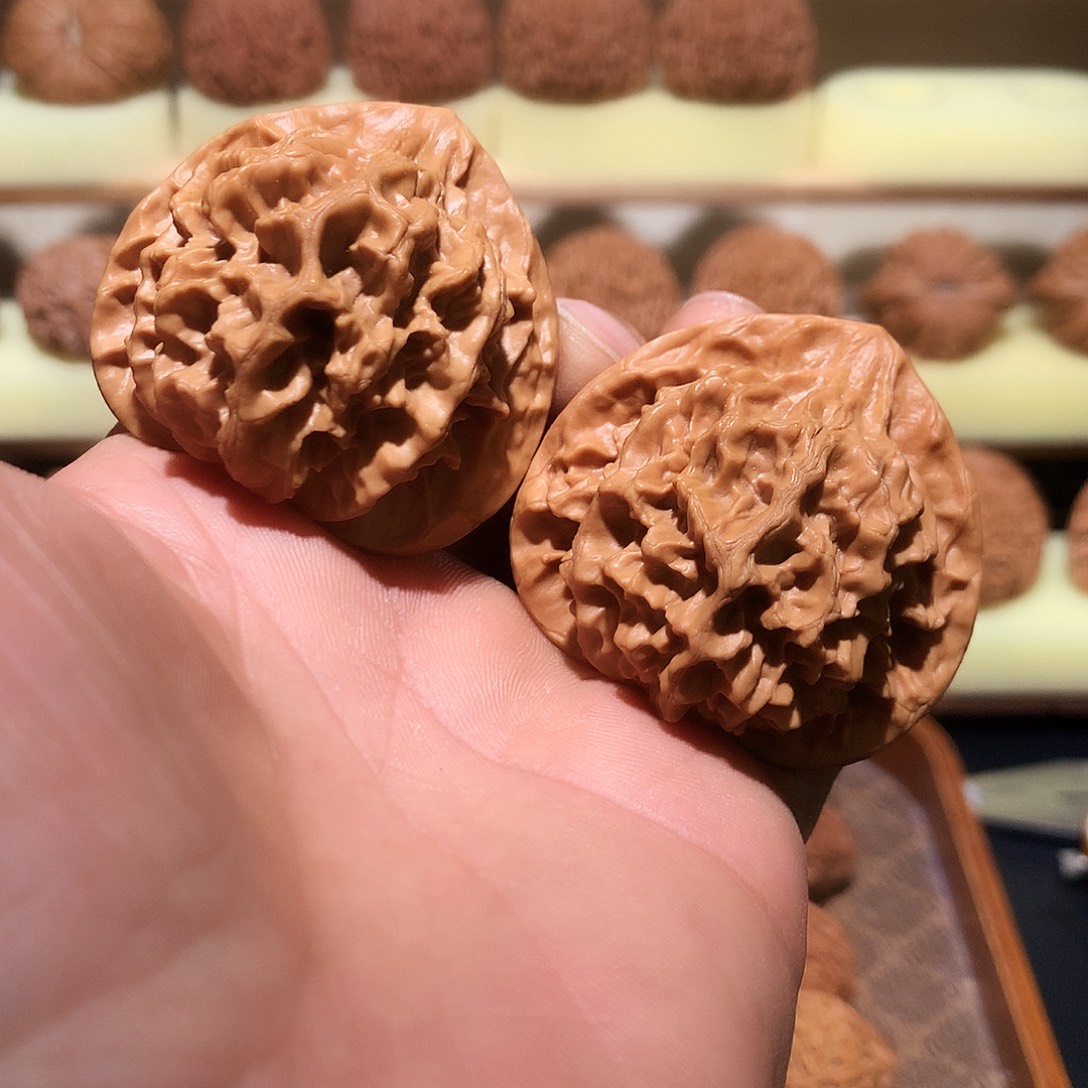 文玩核桃帝王狮子头