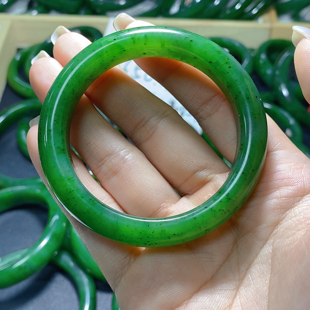 我***美和田玉（碧玉）未镶嵌手链