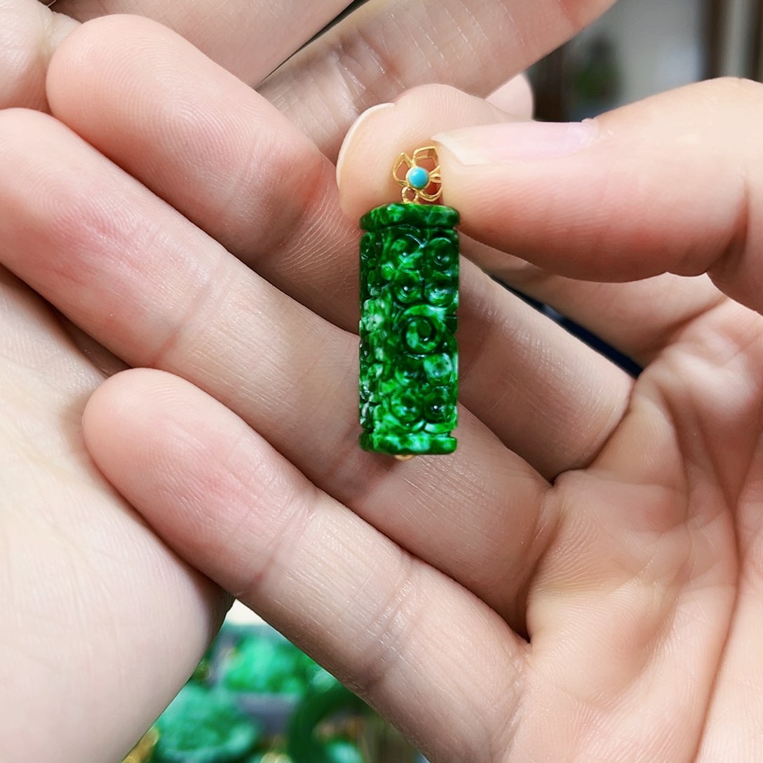 翡翠颈饰18K金镶嵌吊坠