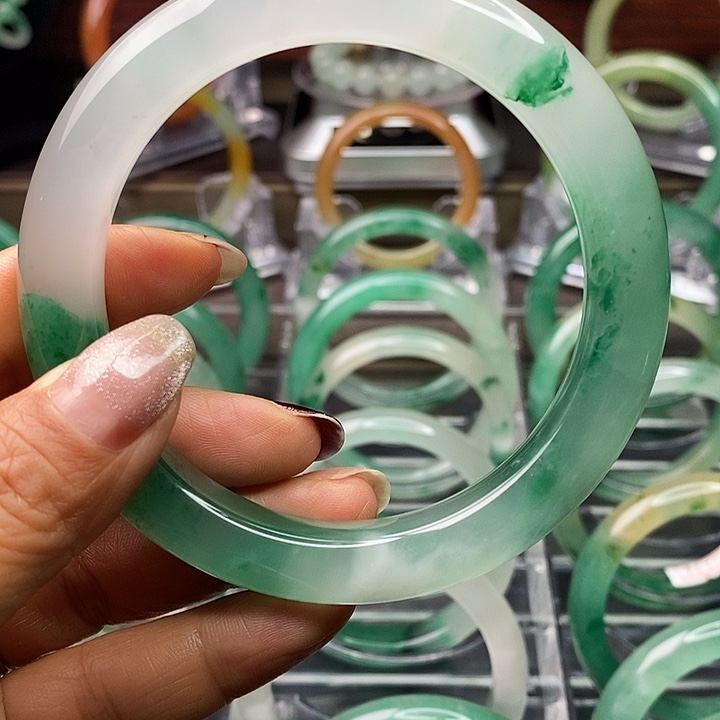 石英质玉手镯未镶嵌s**g