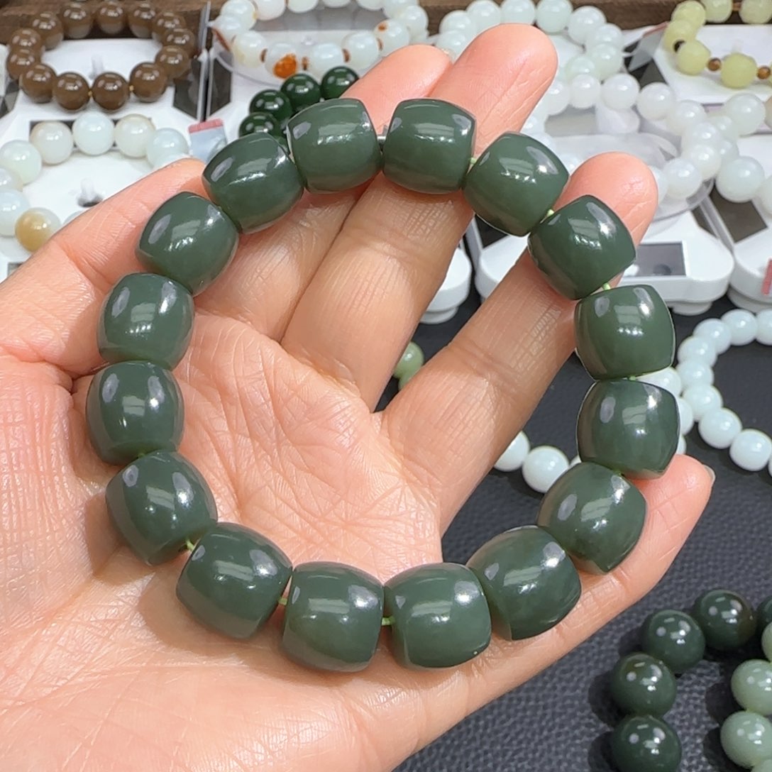 和田玉手链未镶嵌何**地