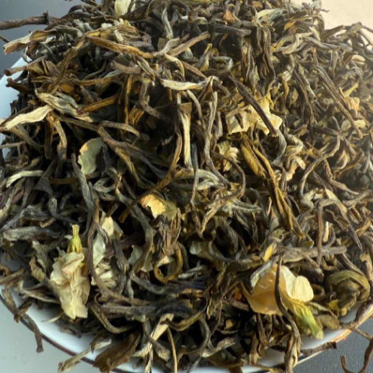 茉莉大白毫，浓香型、不苦不涩！