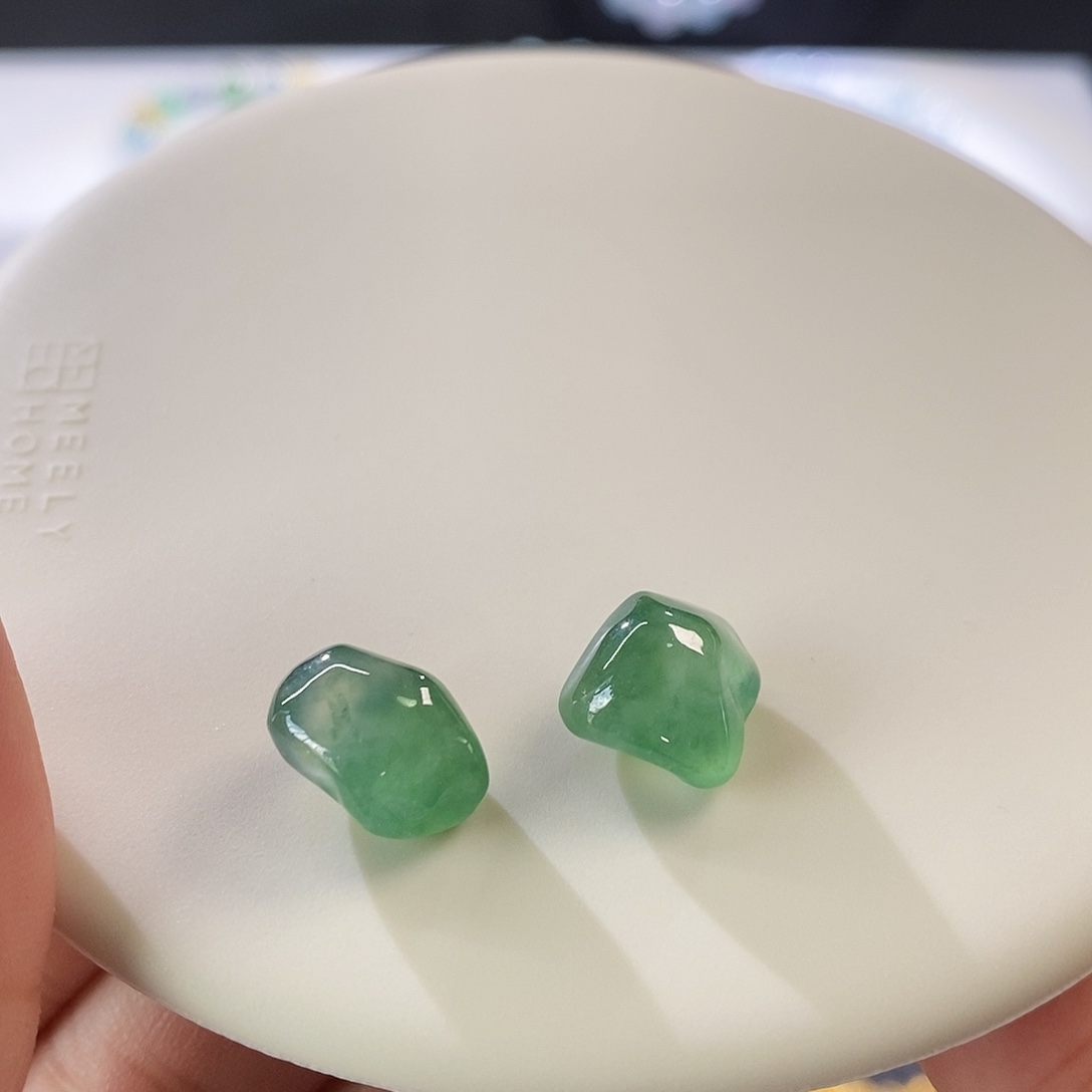 翡翠未镶嵌挂件一对随行