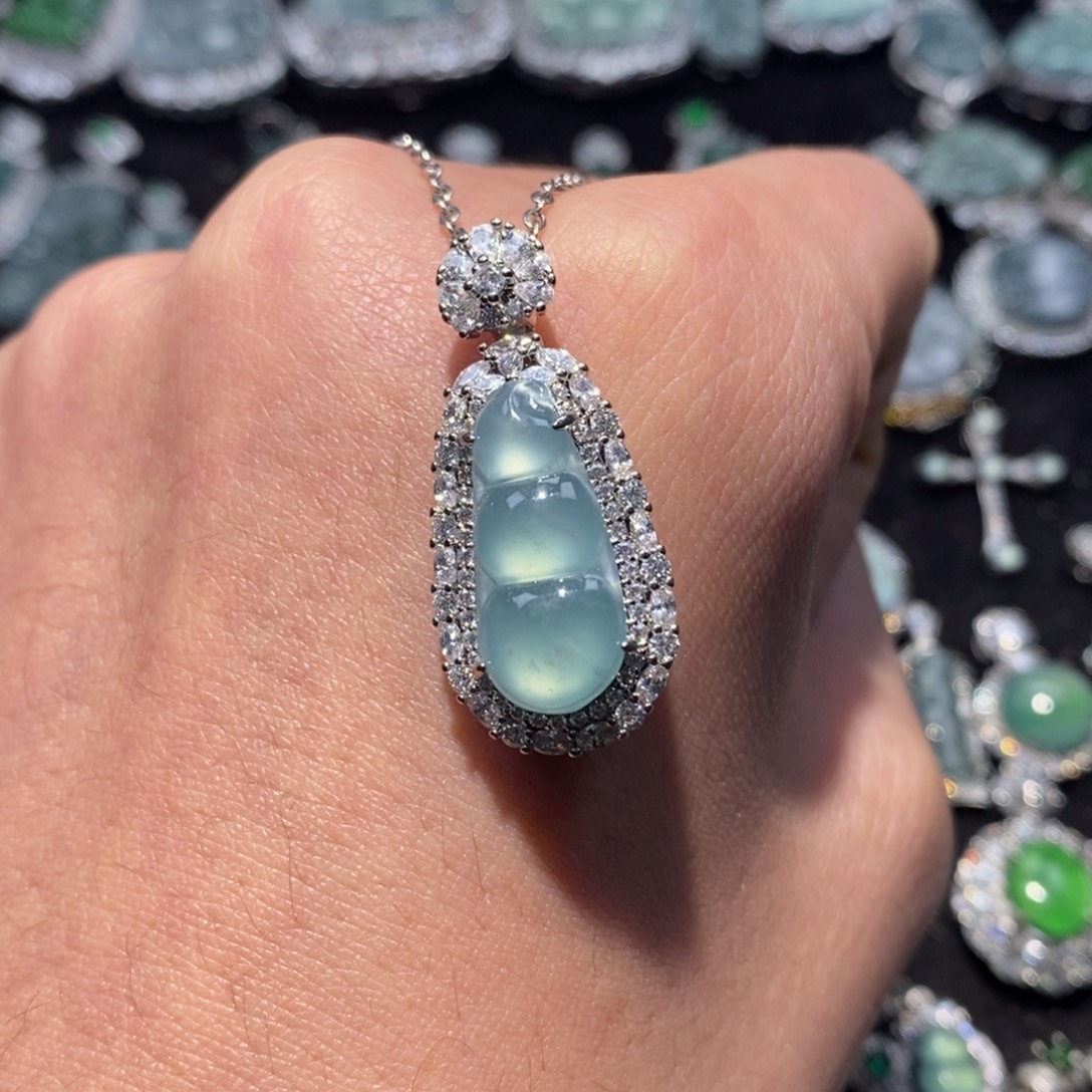 翡翠未镶嵌颈饰翡翠