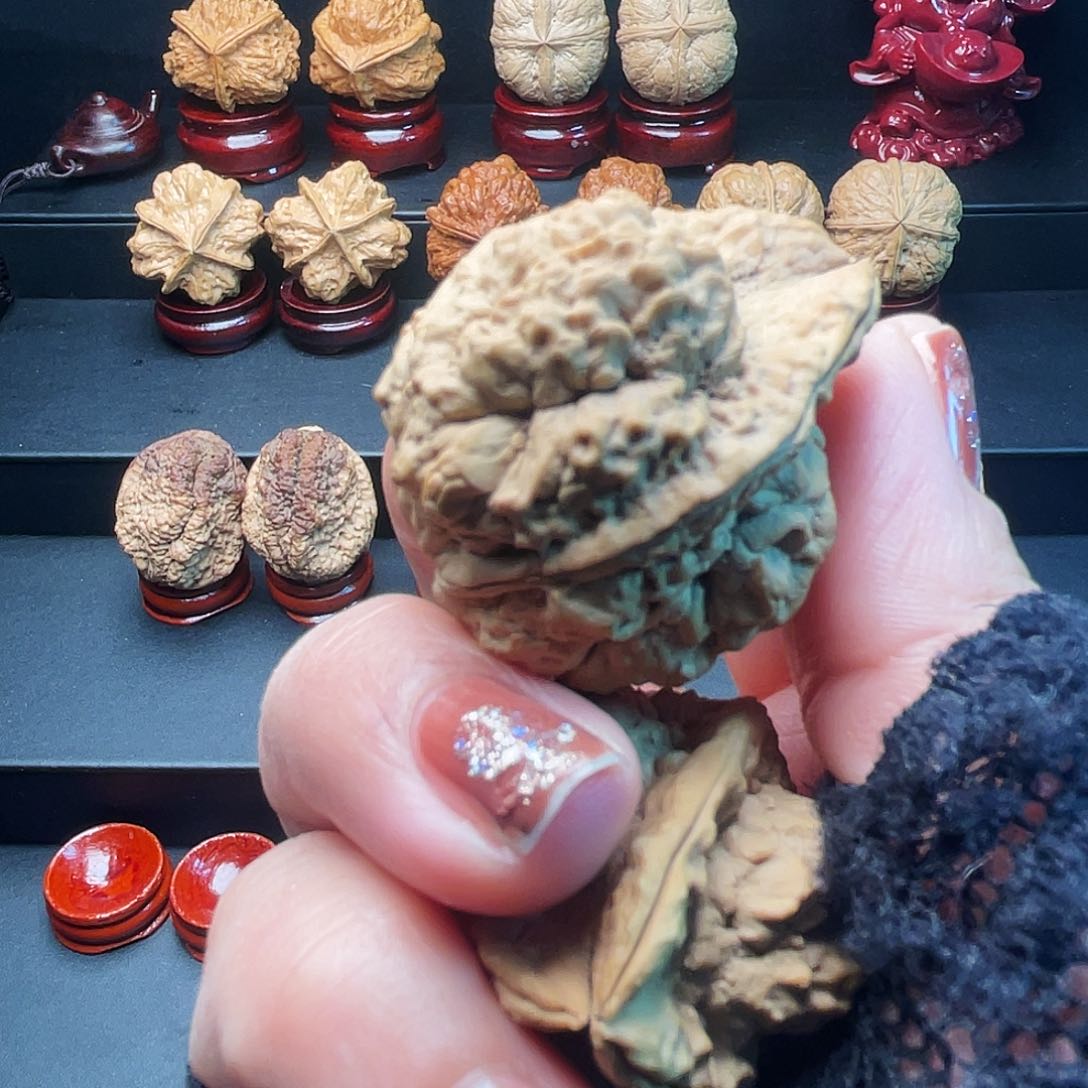 文玩核桃把件空三棱……