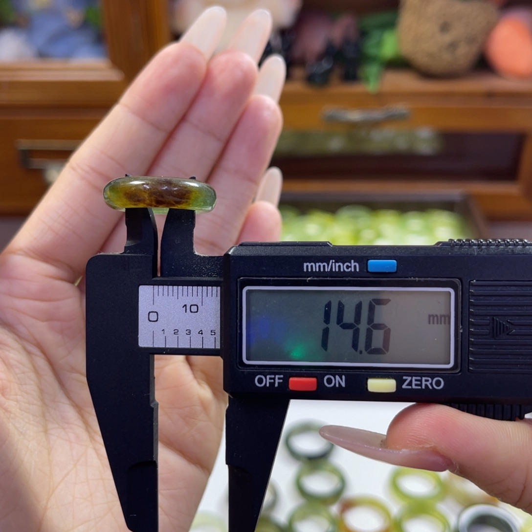 蛇纹石玉未镶嵌手镯34