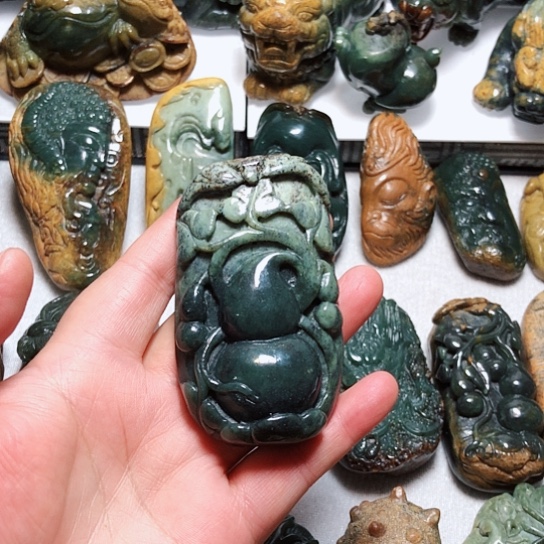 岫岩河磨玉（透闪石质玉）把件未镶嵌博*