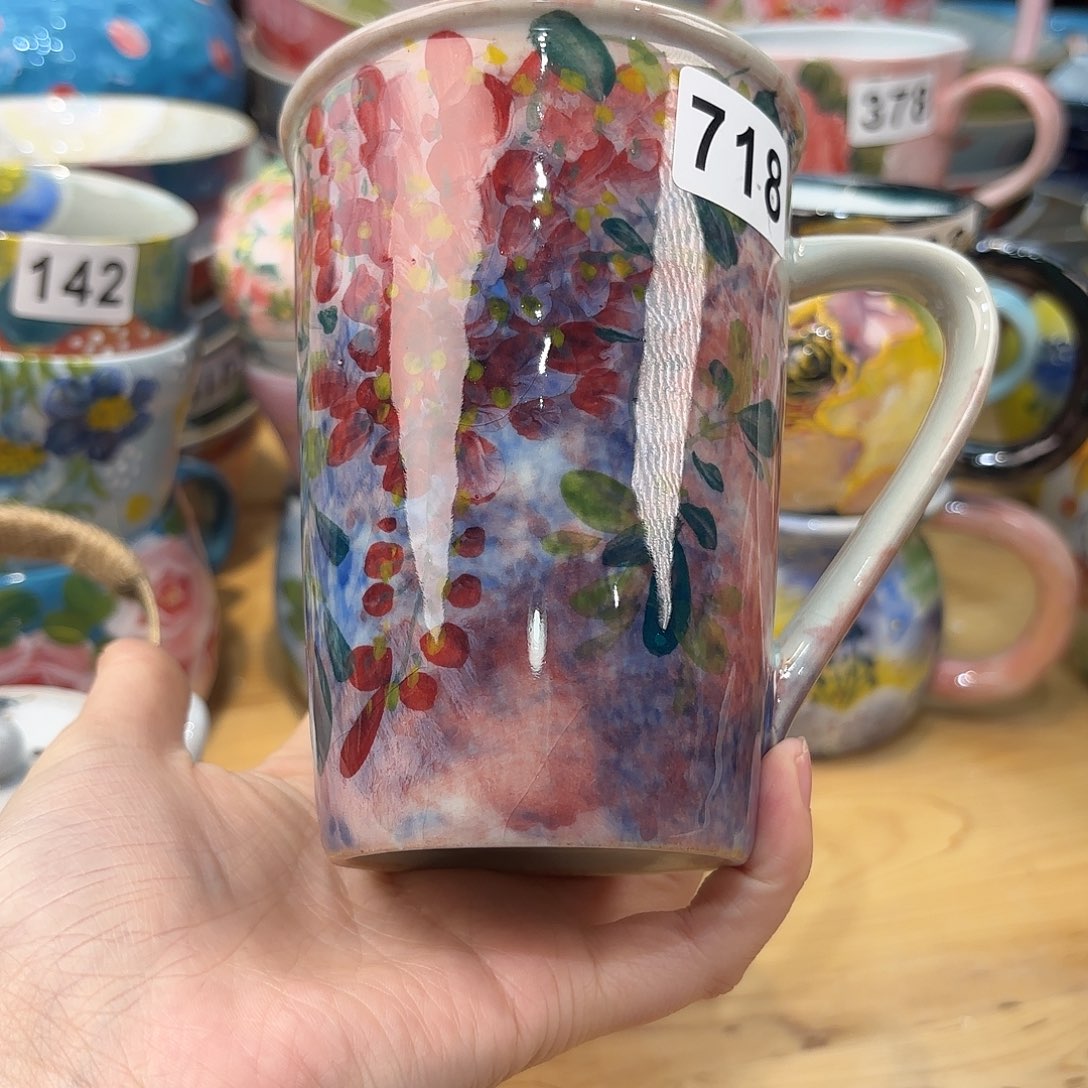 瓷片兔兔哈哈笑的