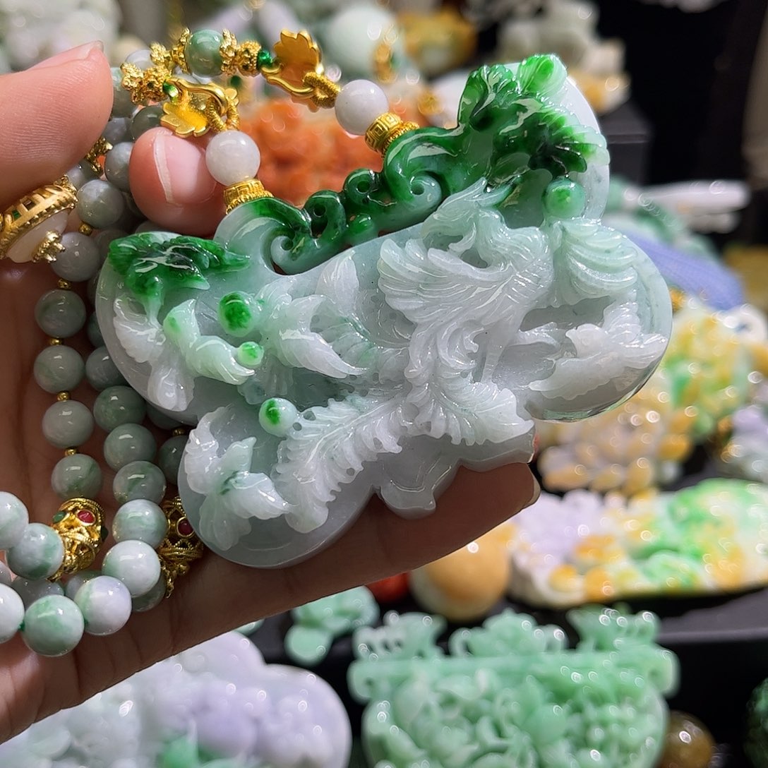 翡翠未镶嵌颈饰待编织