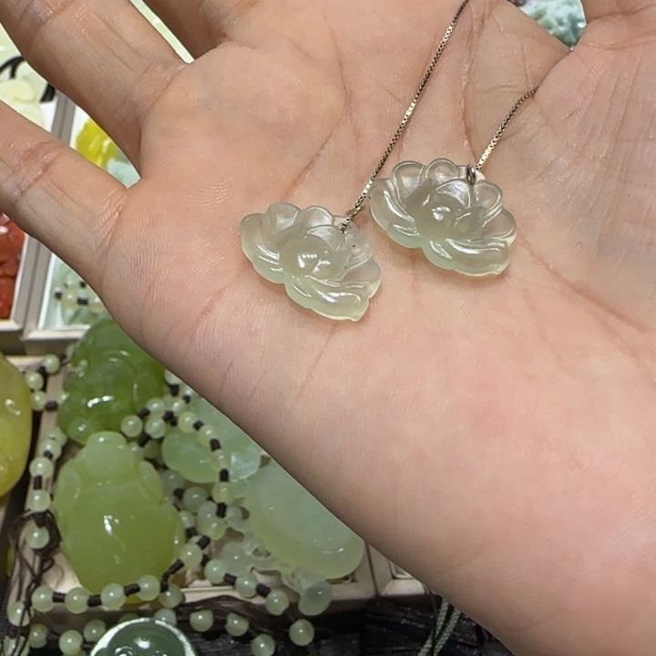 蛇纹石玉吊坠未镶嵌胜*