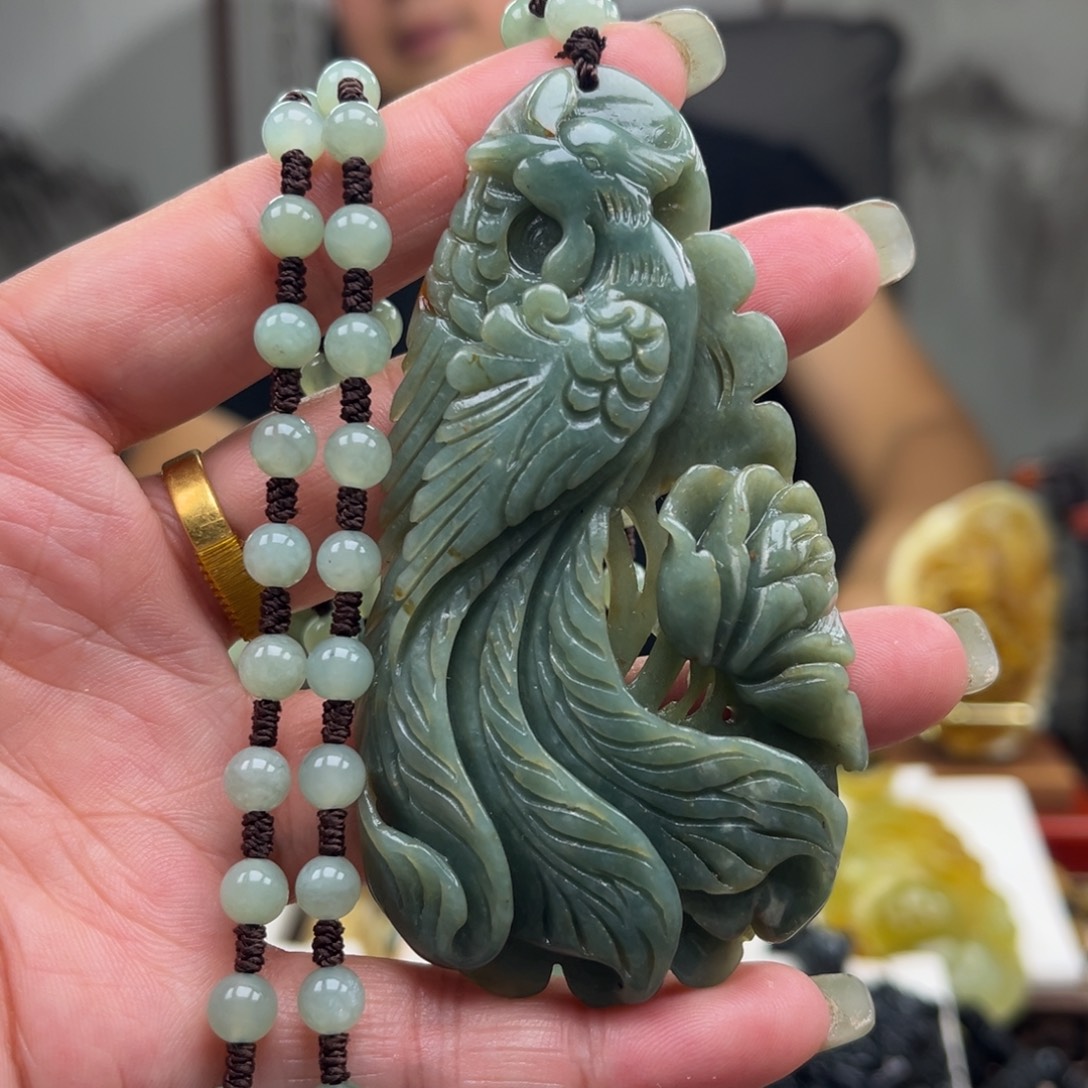 蛇纹石玉合金颈饰挂件