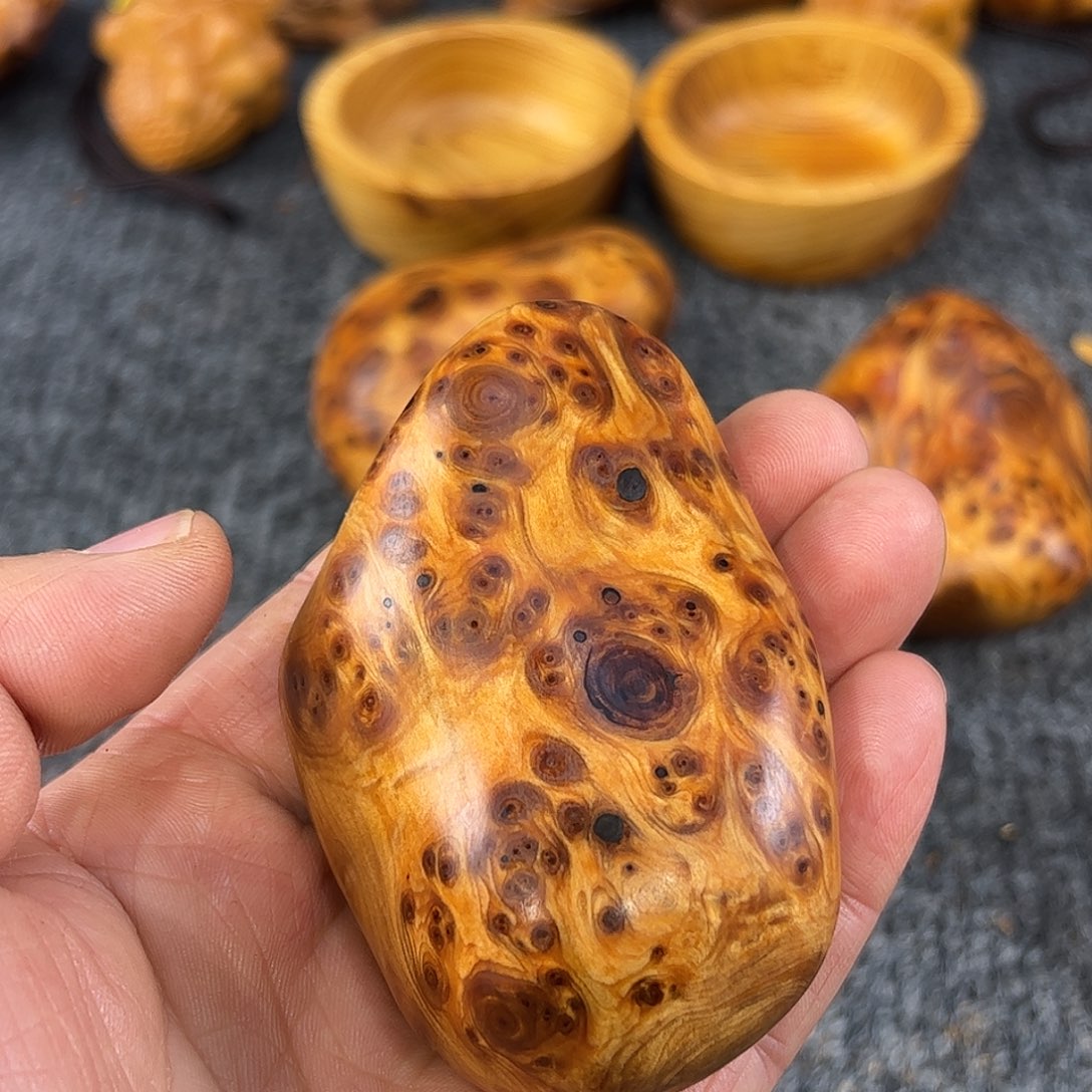 骑***萨崖柏太行崖柏黑金刚瘤花手把件