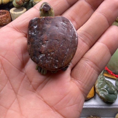 未镶嵌岫岩河磨玉（透闪石质玉）把件