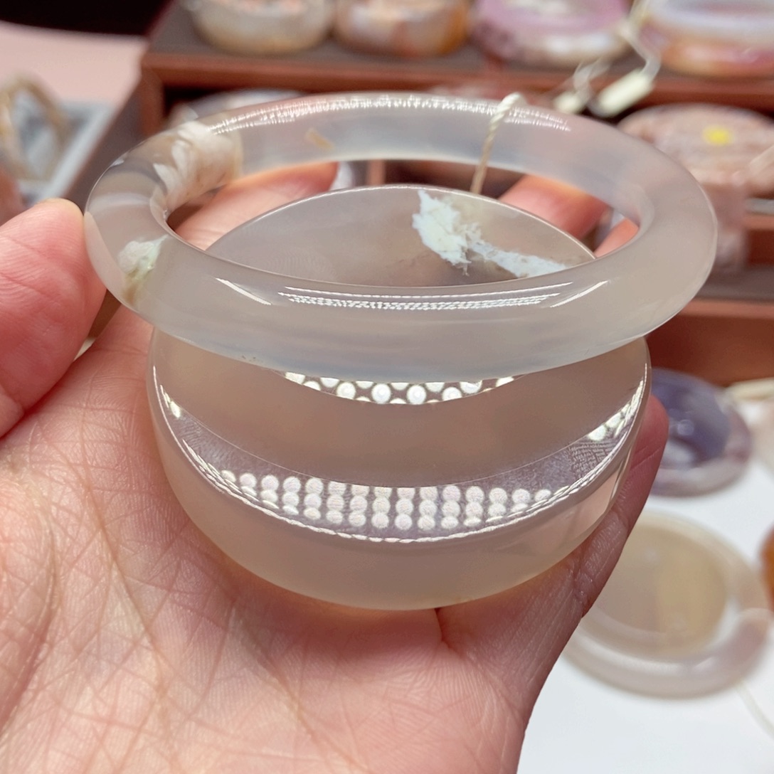 玛瑙/玉髓手镯未镶嵌多**麻