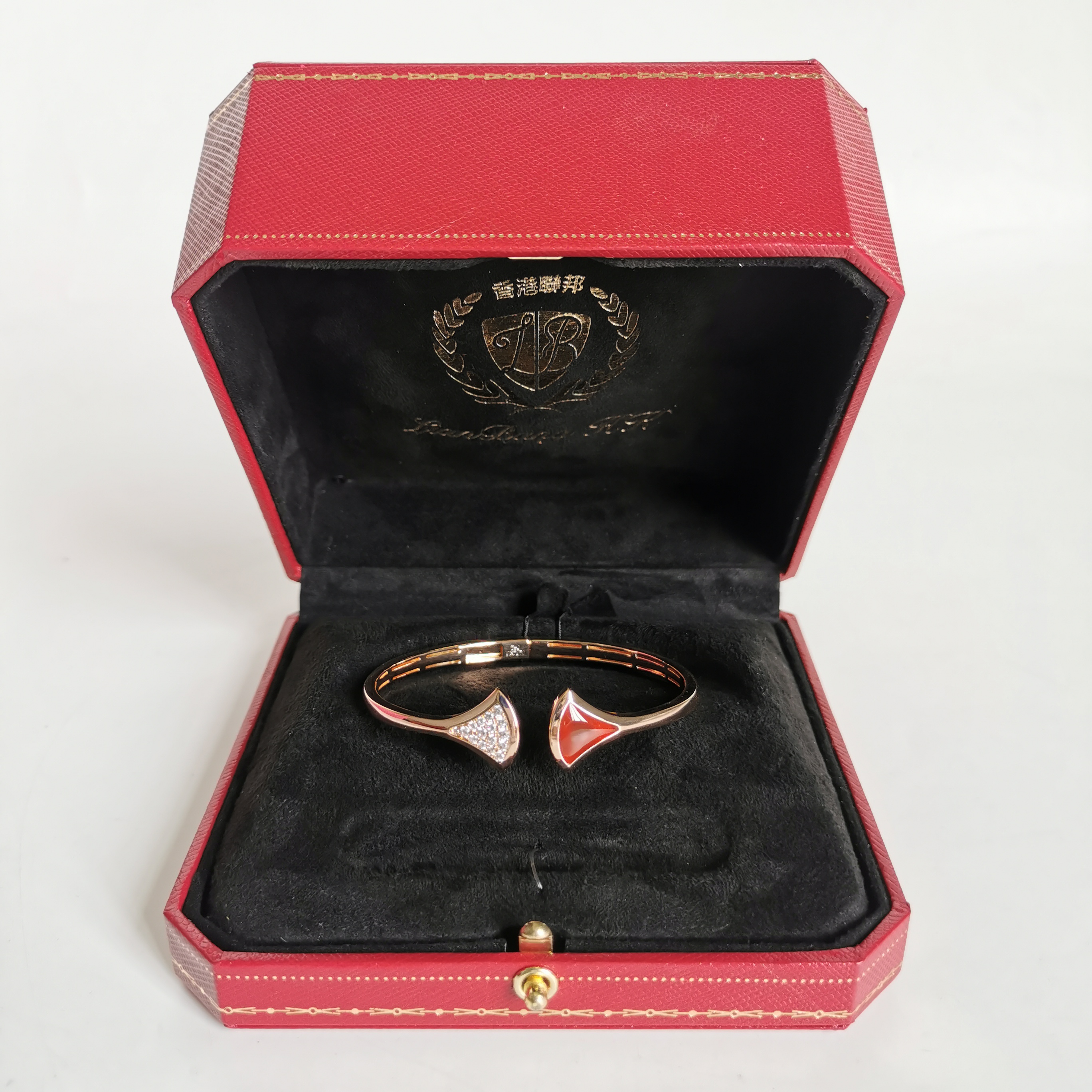 3958时尚优雅款手镯