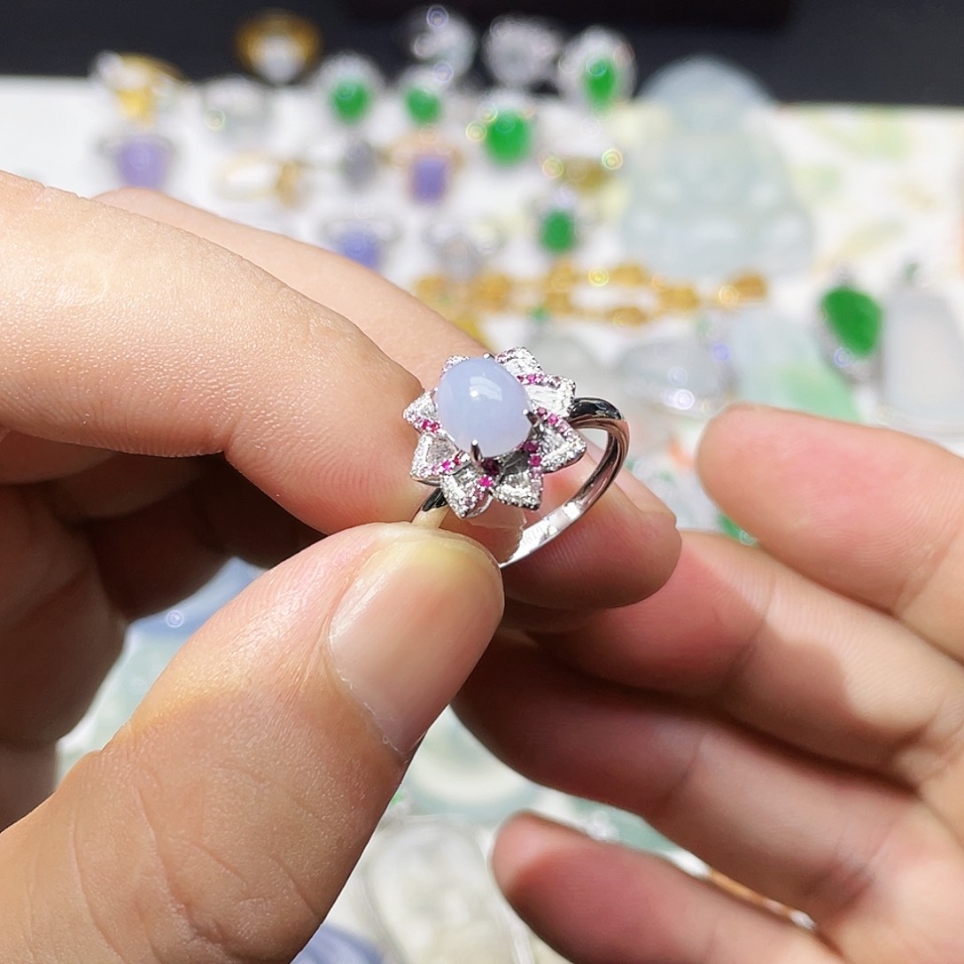 翡翠18K金镶嵌颈饰回流