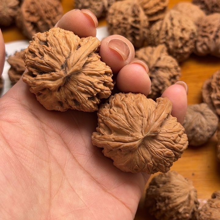 核***-文玩核桃吊坠白狮子