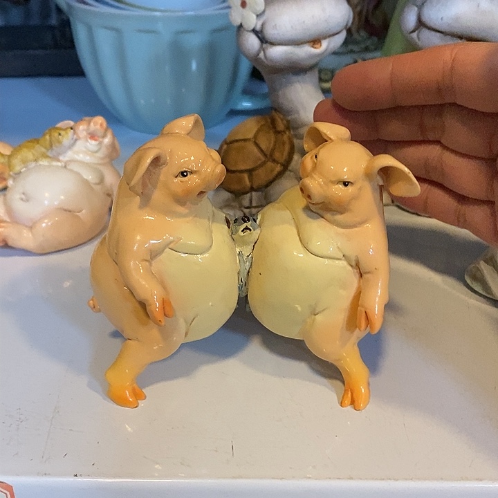 树脂制品小猪摆件
