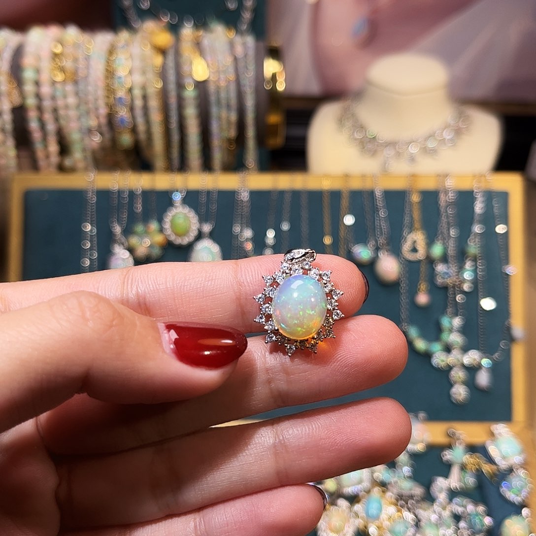 阿***法欧泊银S925镶嵌吊坠）