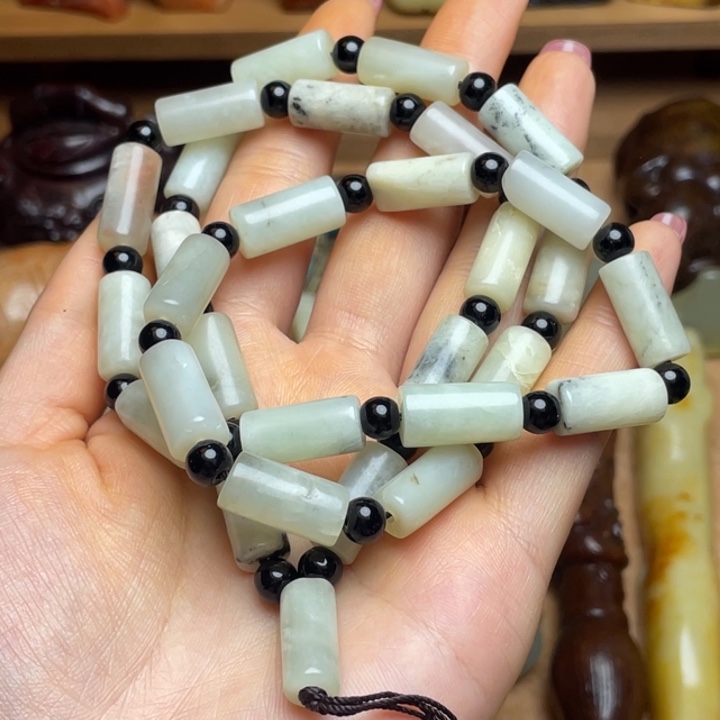 蛇纹石玉未镶嵌颈饰