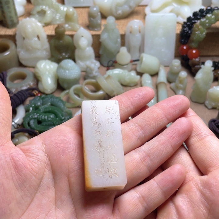 和田玉未镶嵌颈饰拎**席