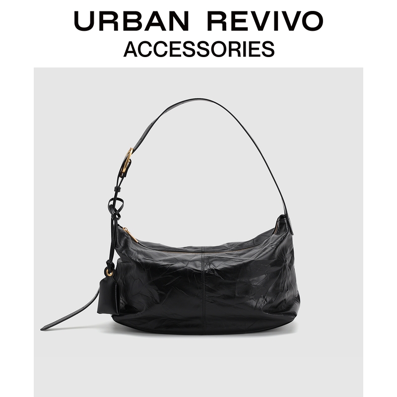 URBAN REVIVO2025冬季新款女士褶皱肌理单肩斜挎包UAWB50309+
