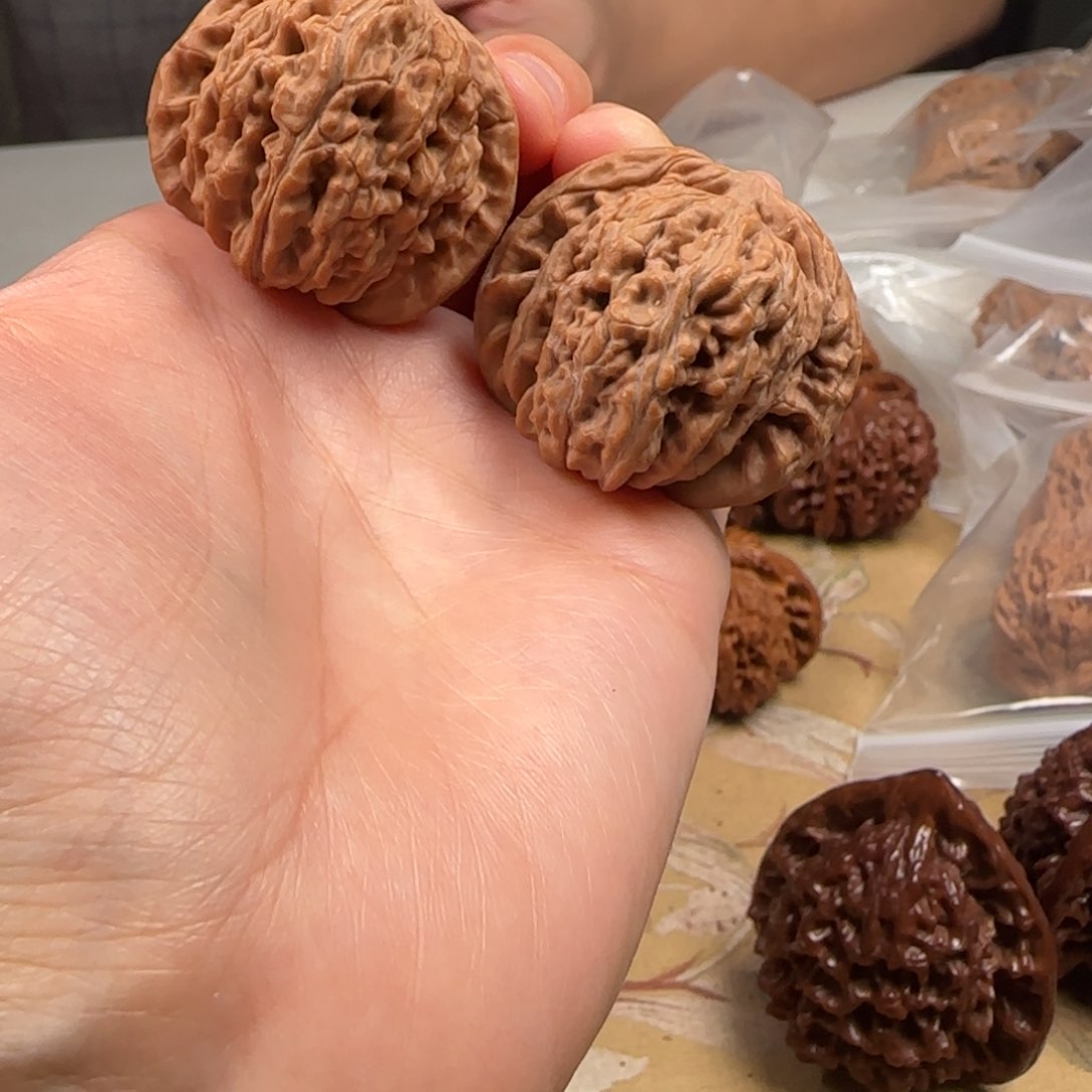 文玩核桃吊坠山地楼38-22