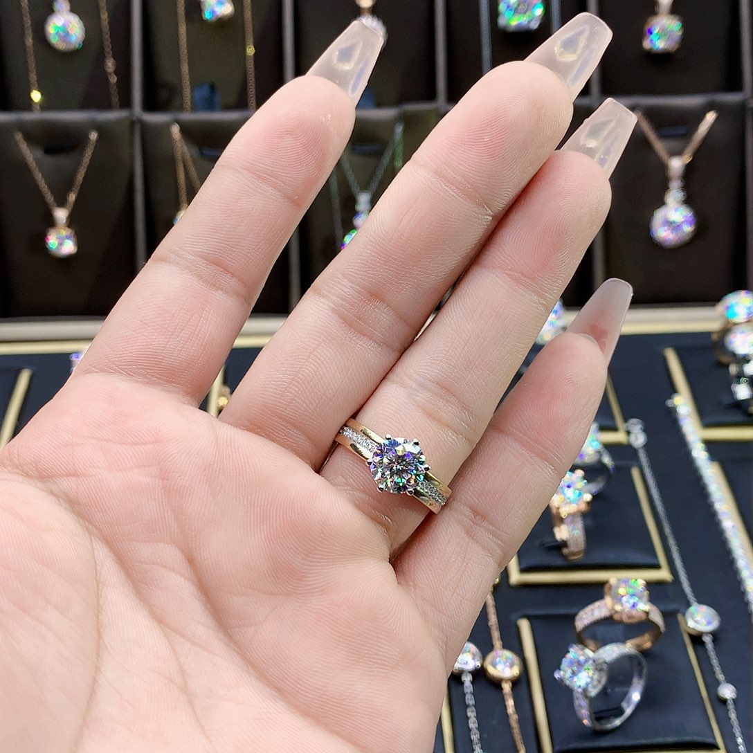 合成碳硅石（莫桑石）戒指/指环18K金镶嵌田****）