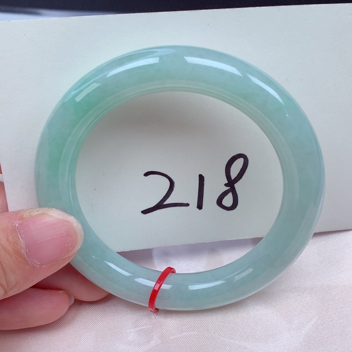 翡翠手镯未镶嵌翡翠