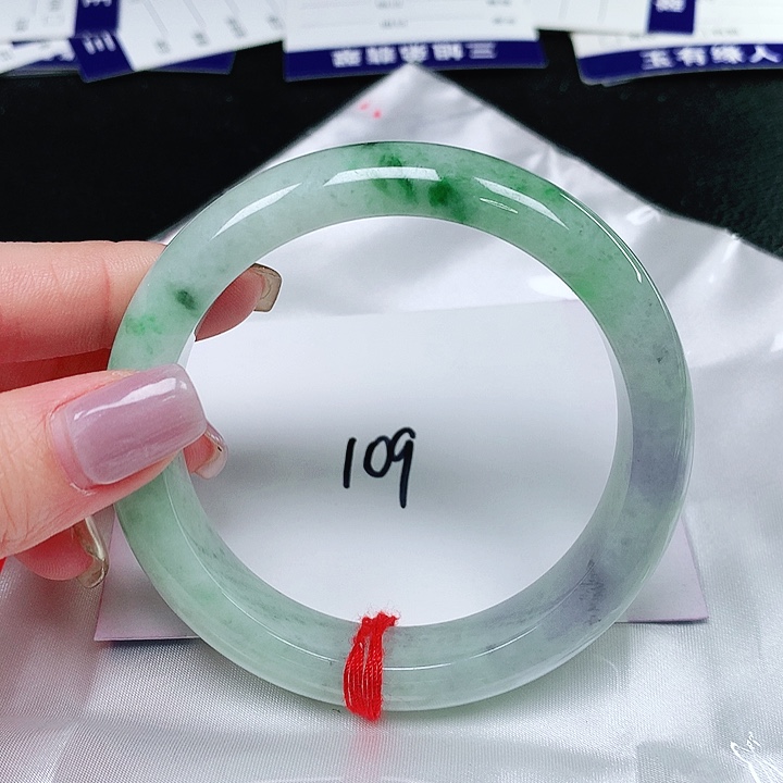 翡翠手镯未镶嵌翡翠手镯未镶嵌