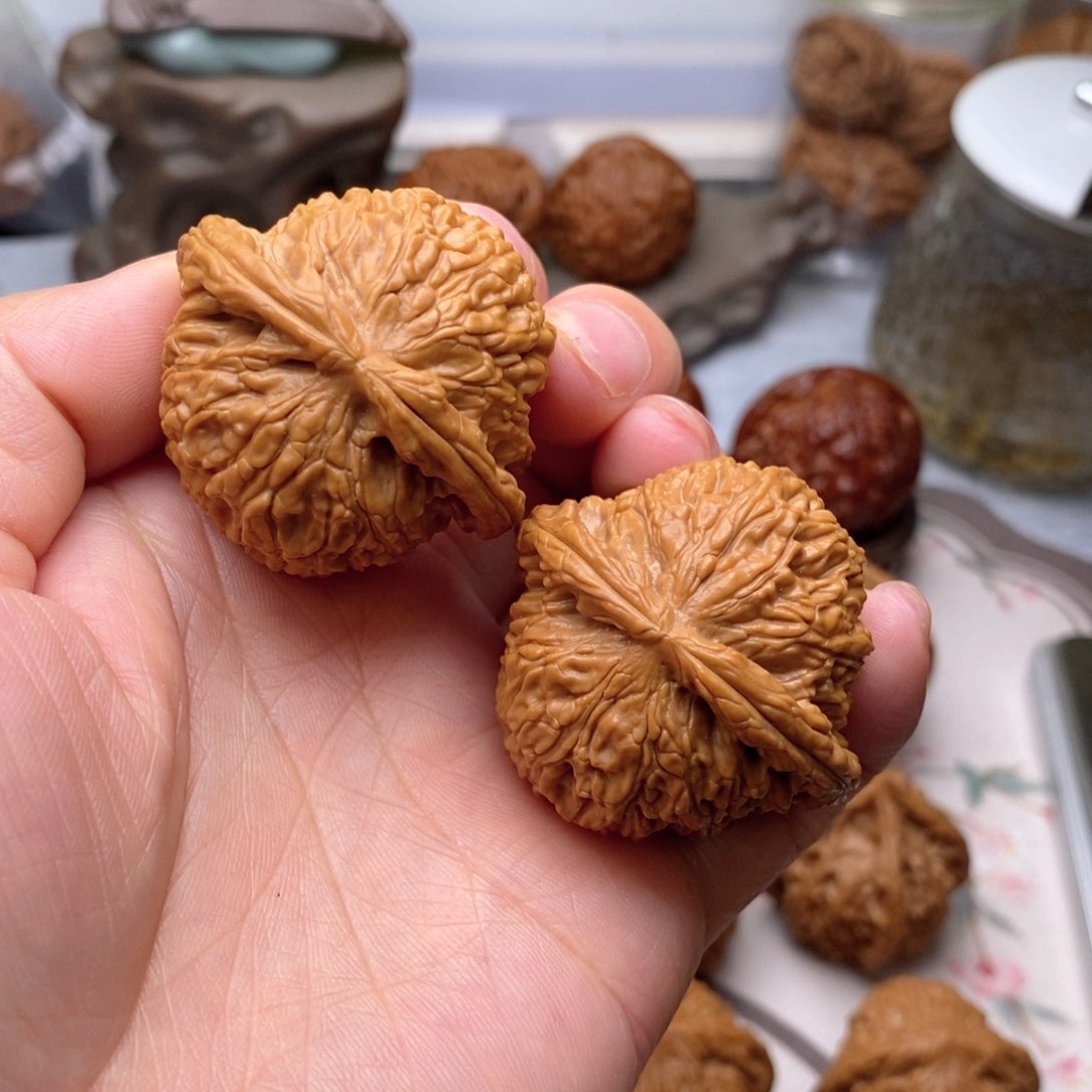 【闪购商品】文玩核桃把件白狮子