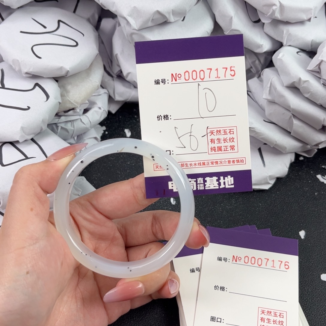 玛瑙/玉髓手镯未镶嵌7175