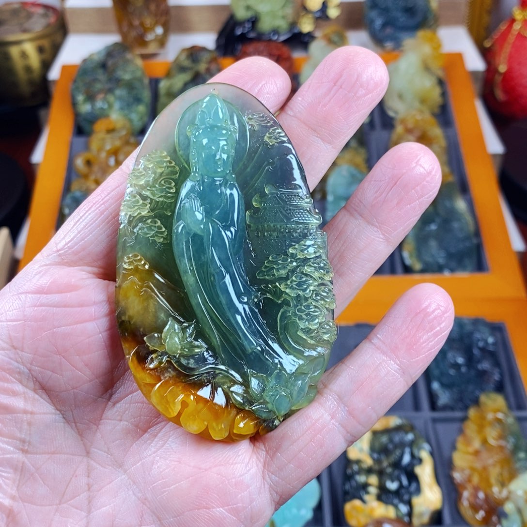 蛇纹石玉颈饰未镶嵌峰*