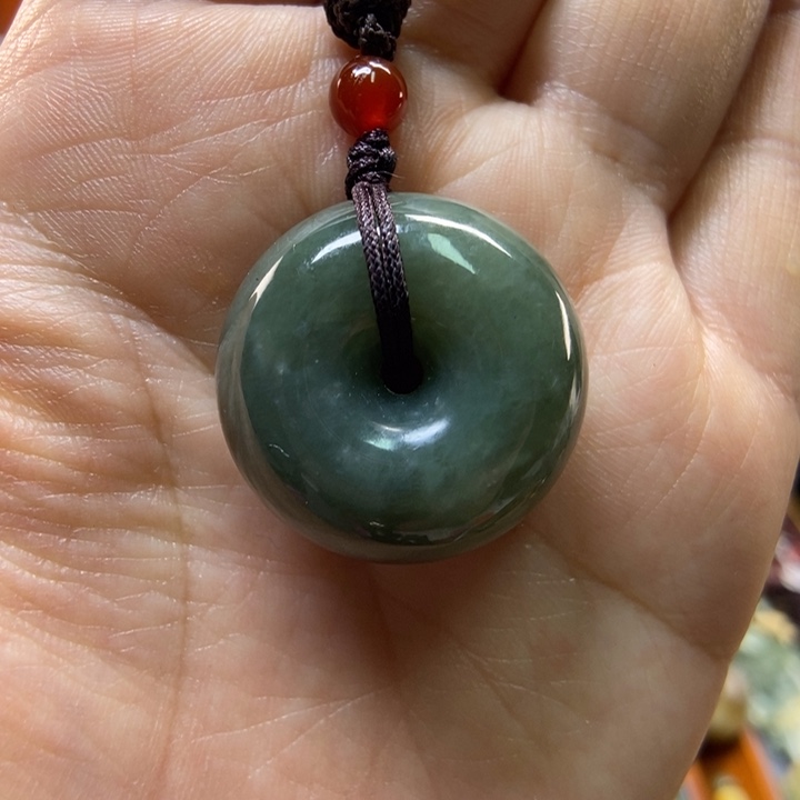 吊坠(赠链)未镶嵌岫岩老玉（透闪石质玉）