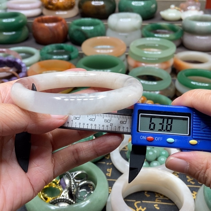 石英质玉手镯未镶嵌