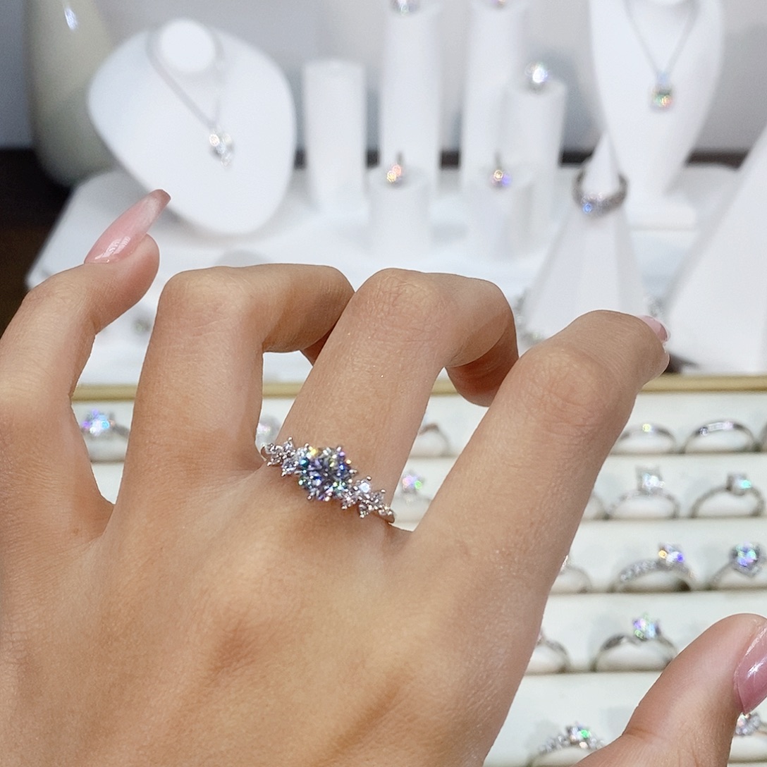 925银合成碳硅石柏林情书1克拉19圈口不打钢印