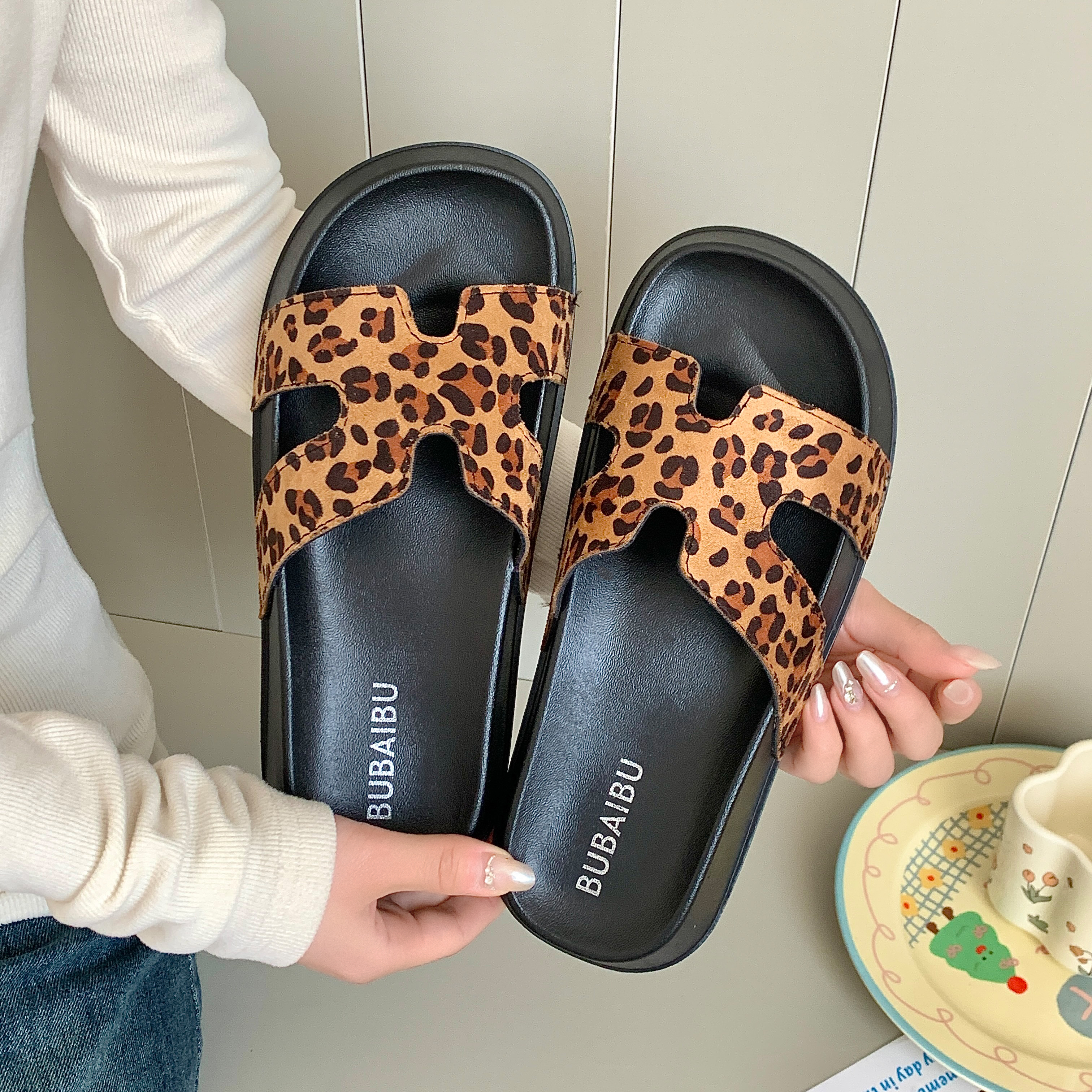 2025年春夏8832豹纹新款欧若风软底百搭一脚蹬外穿ins厚底拖鞋女