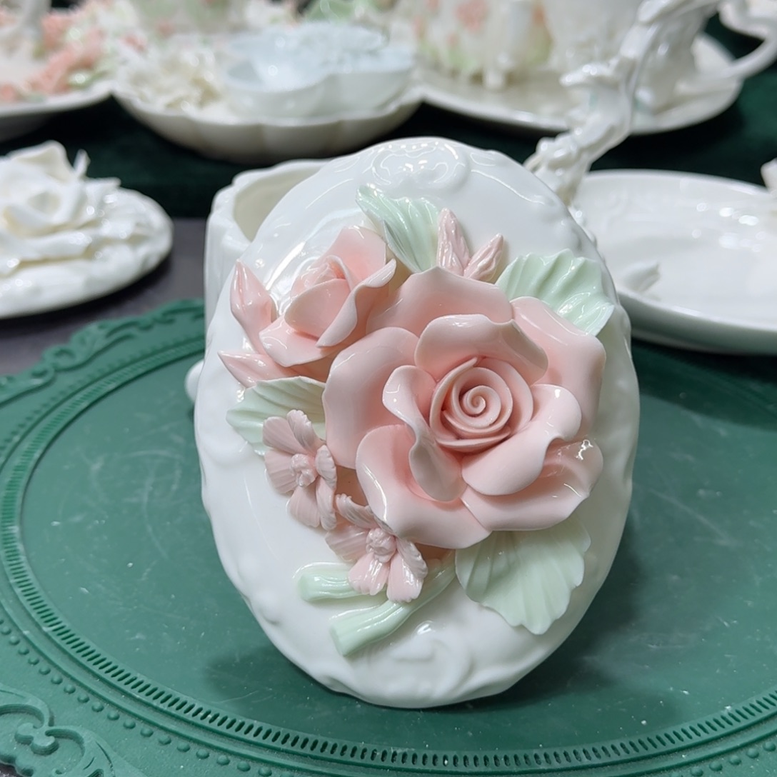 瓷片玫瑰花高脚炖盅