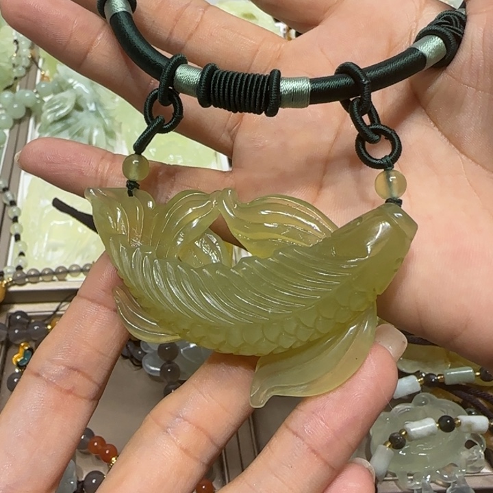 蛇纹石玉吊坠未镶嵌