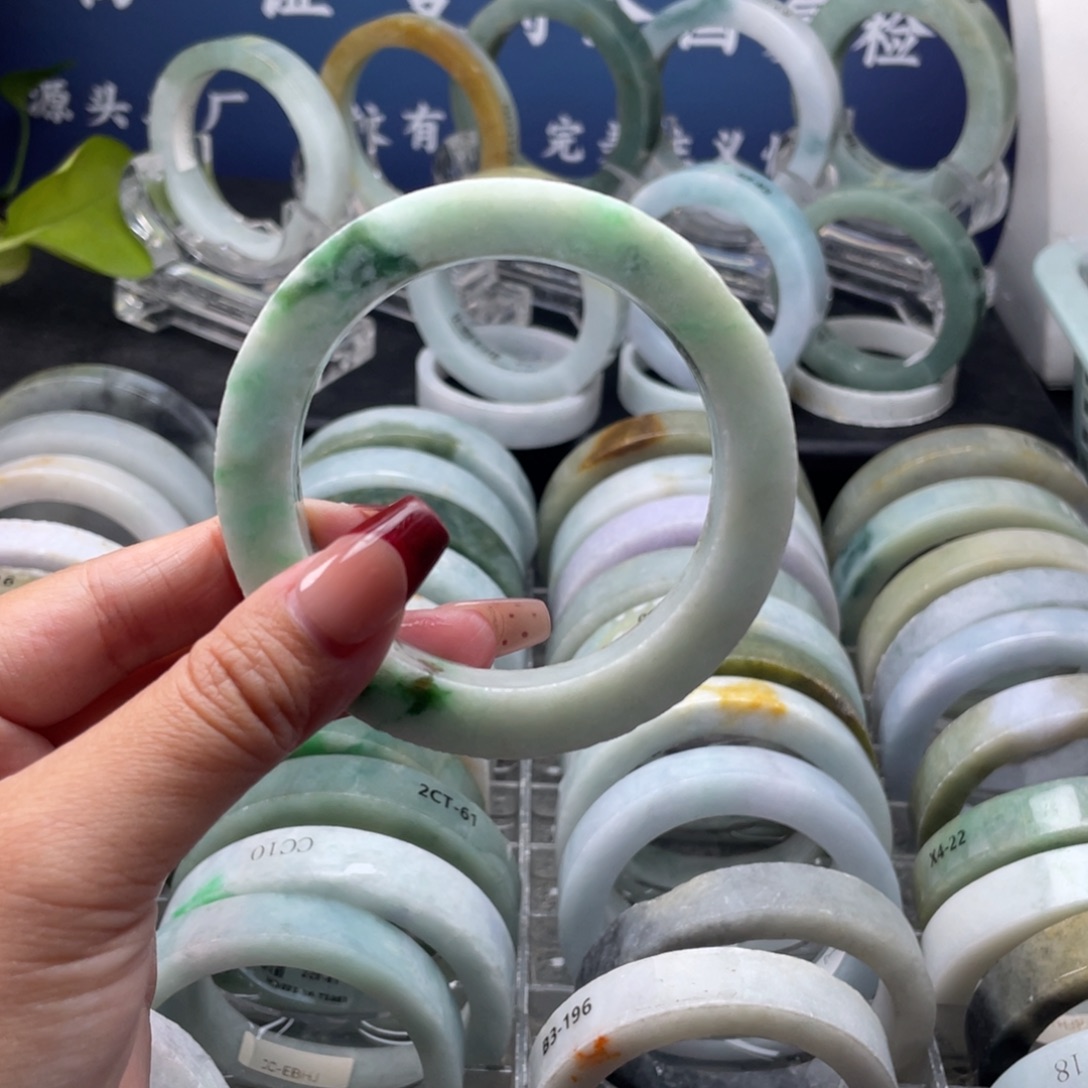 孤***我定制翡翠未镶嵌翡翠手镯