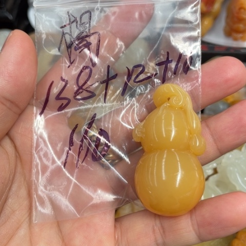 【闪购商品】石英质玉（黄龙玉）颈饰未镶嵌楊