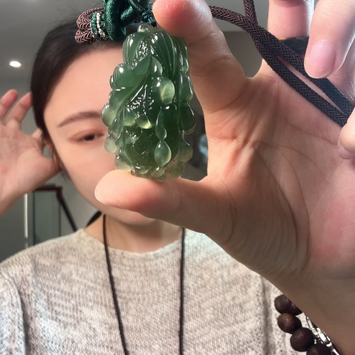 暖****未镶嵌蛇纹石玉颈饰