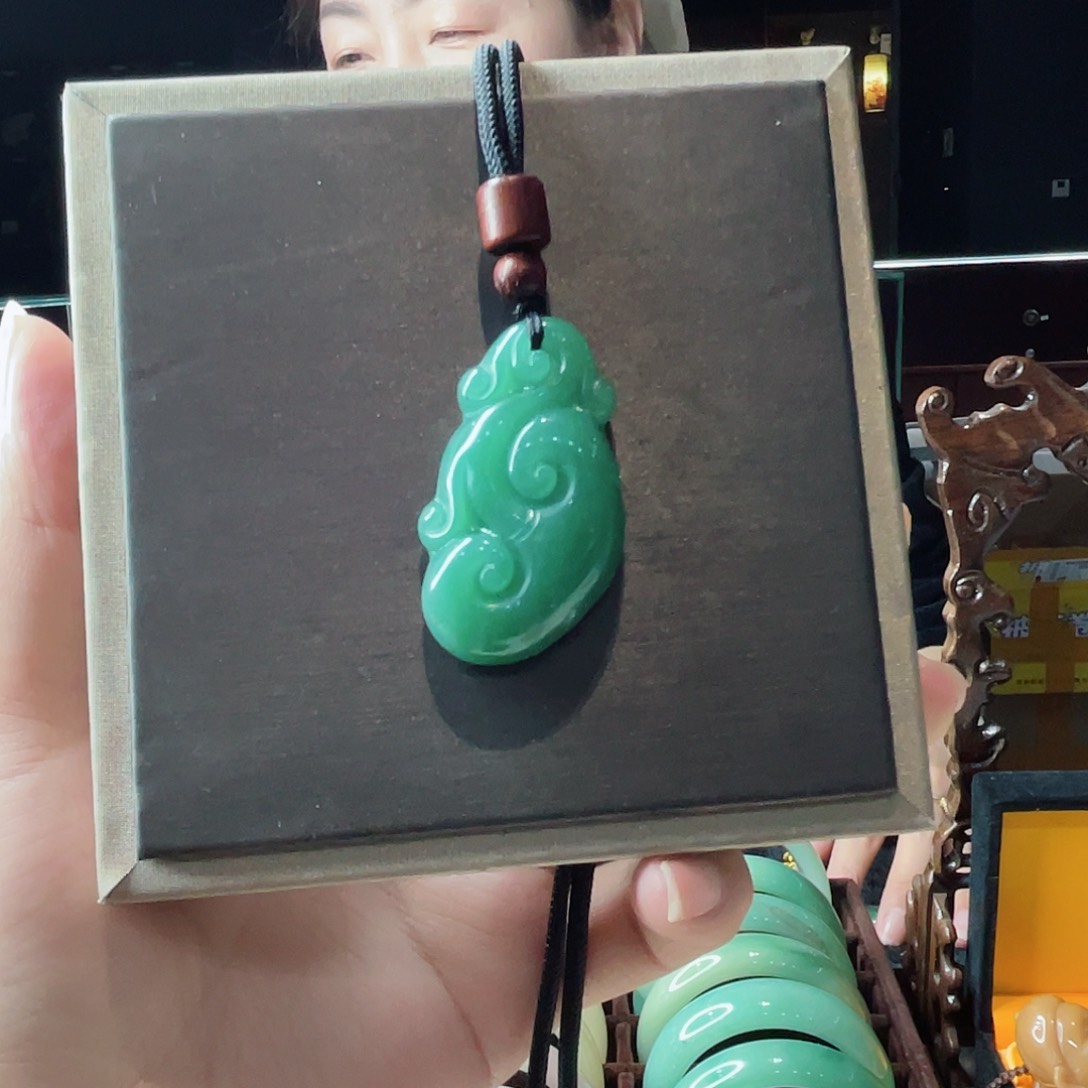 密玉（石英质玉）合金颈饰